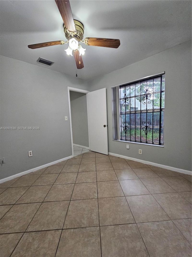 809 NE 214th Ln , Unit 2, Miami, FL 33179 Photo