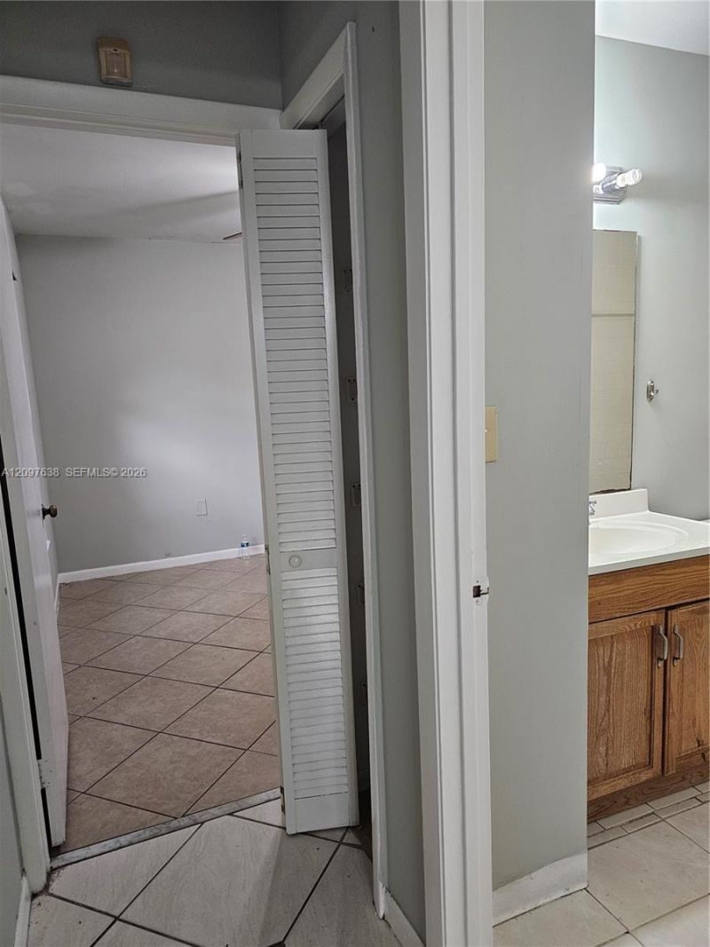 809 NE 214th Ln , Unit 2, Miami, FL 33179 Photo