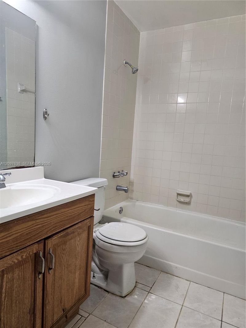 809 NE 214th Ln , Unit 2, Miami, FL 33179 Photo