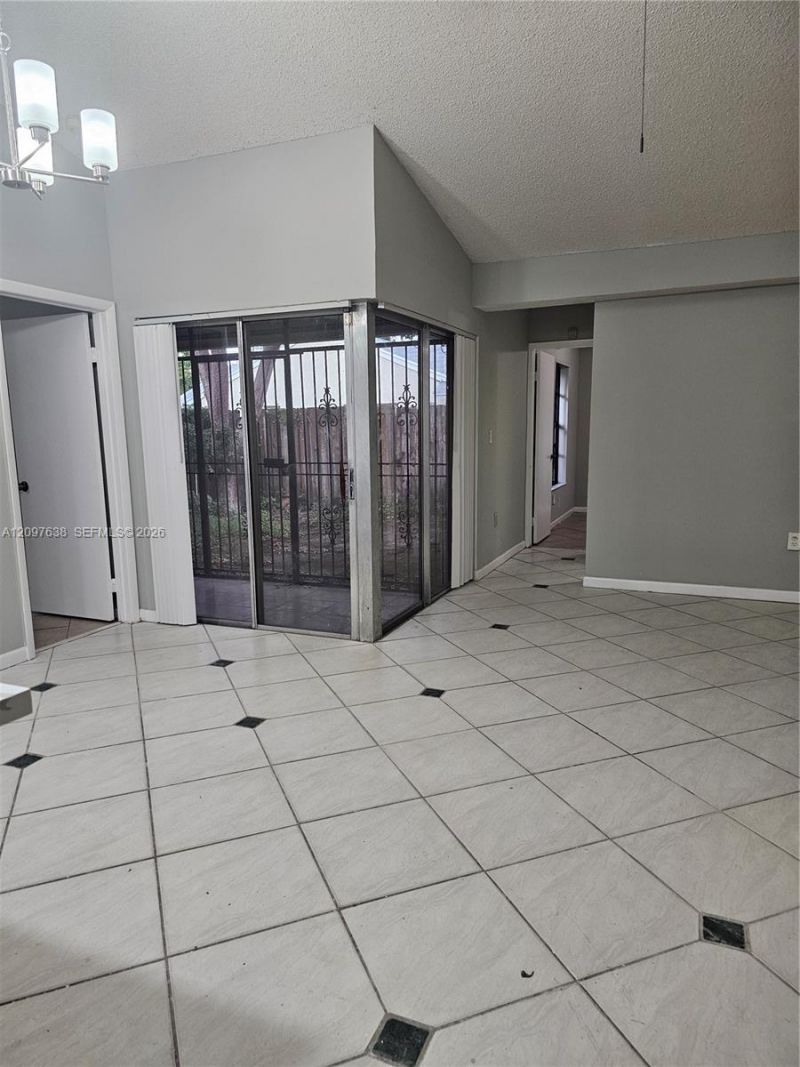 809 NE 214th Ln , Unit 2, Miami, FL 33179 Photo