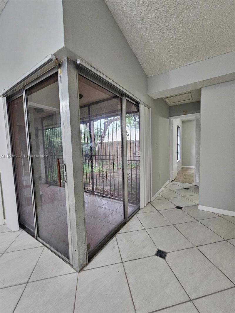 809 NE 214th Ln , Unit 2, Miami, FL 33179 Photo
