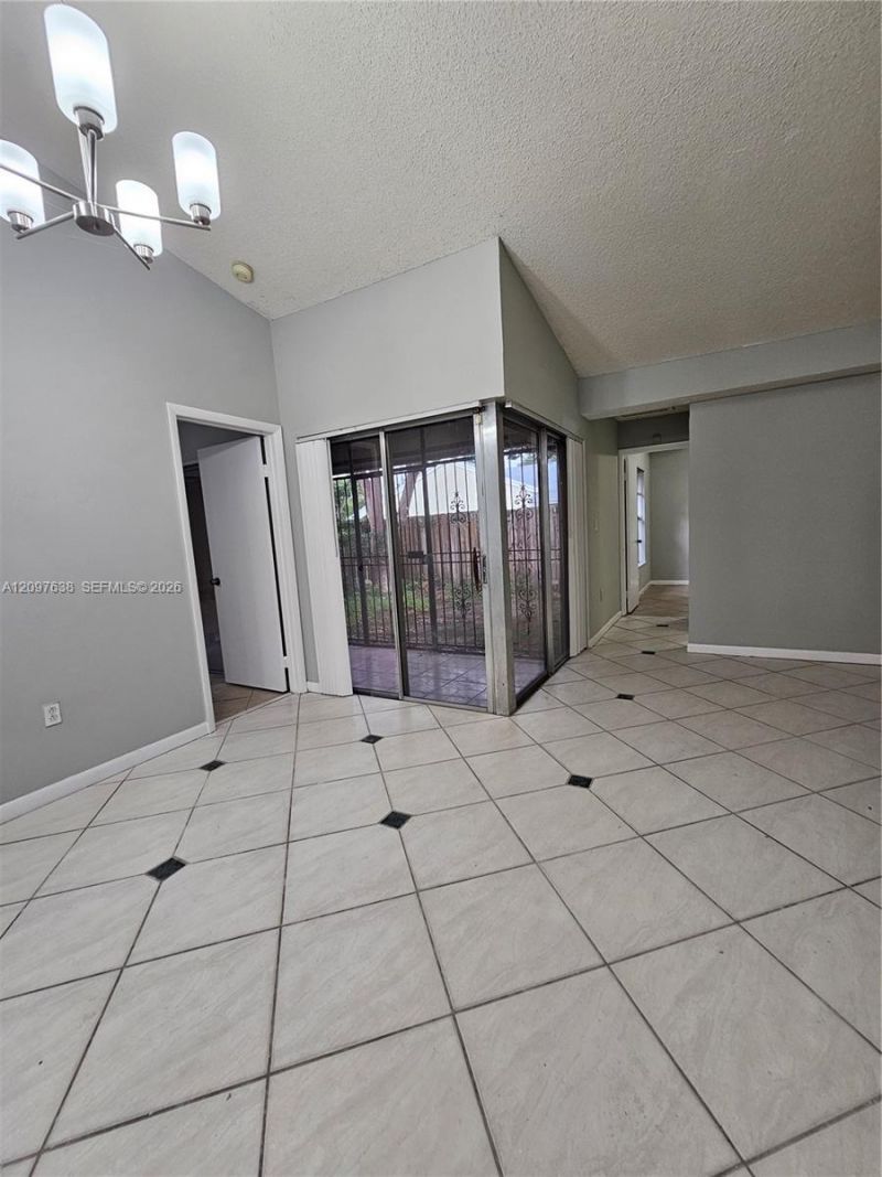 809 NE 214th Ln , Unit 2, Miami, FL 33179 Photo