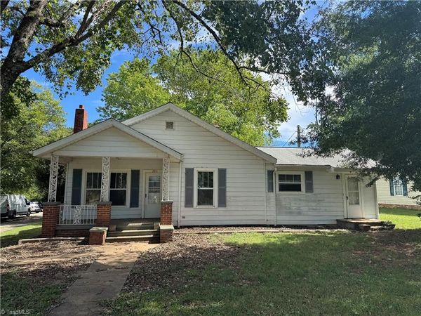 2311 Mullins Drive , Winston-Salem, NC 27107
