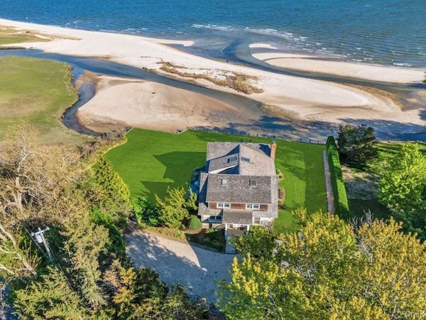 10450 New Suffolk Avenue , Cutchogue, NY 11935