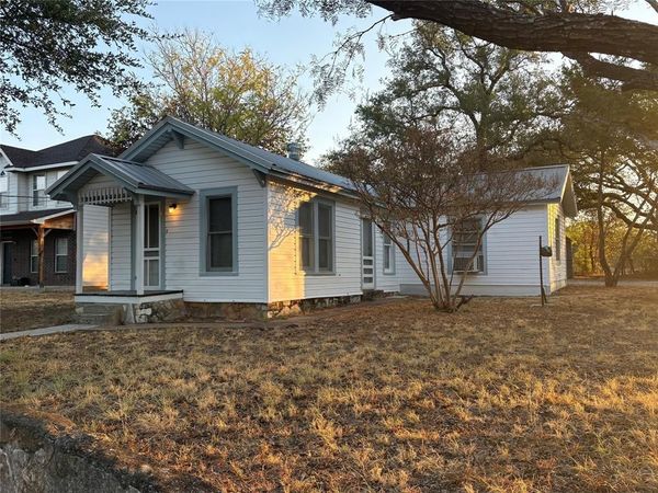 407 Paluxy Street , Glen Rose, TX 76043