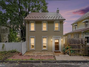 905 CHESTNUT STREET, DELTA, PA 17314