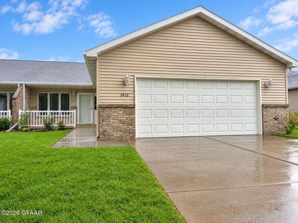 1612 14TH Avenue SE, East Grand Forks, MN 56721
