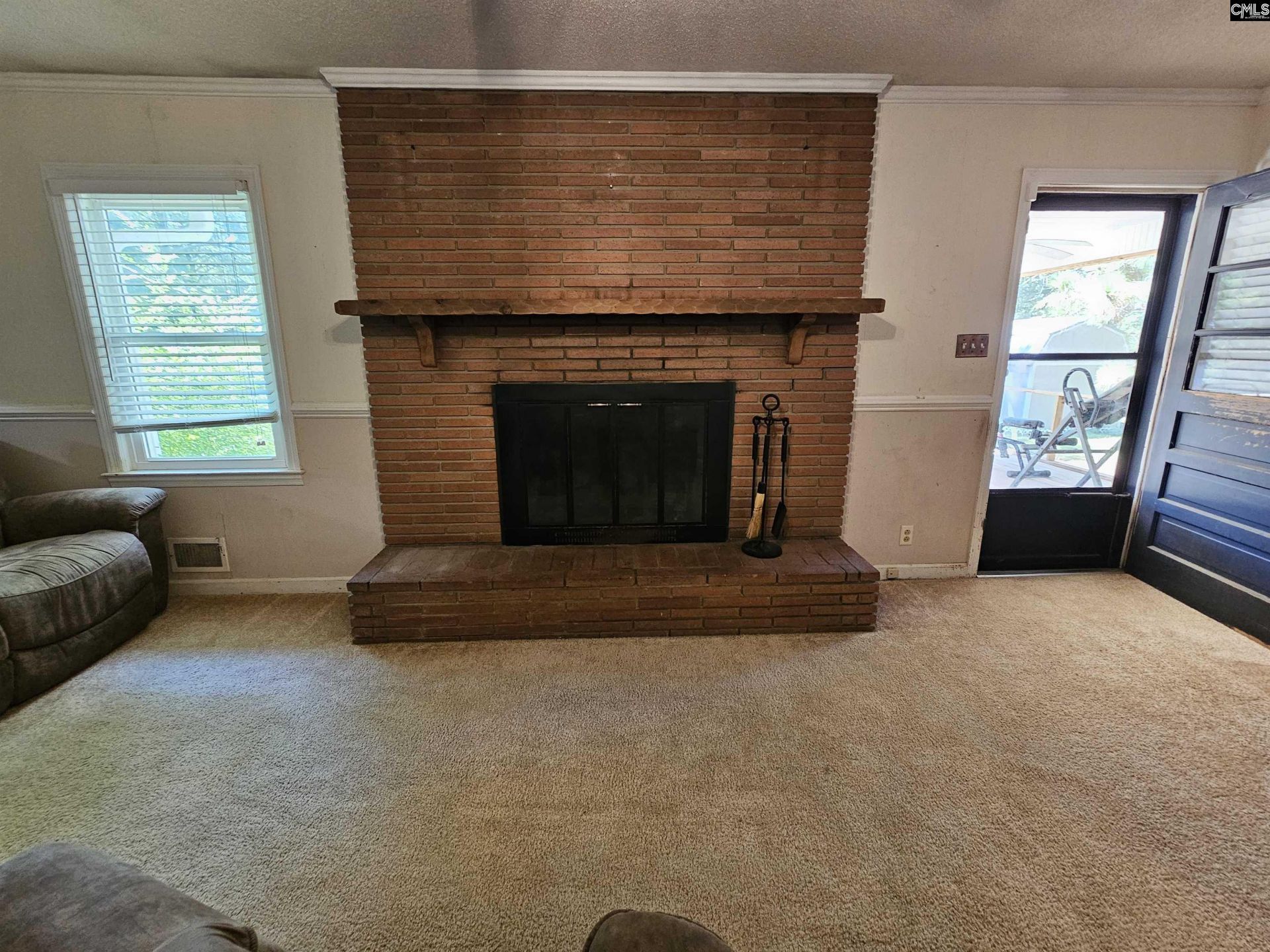 653 Holland Lane Photo 10