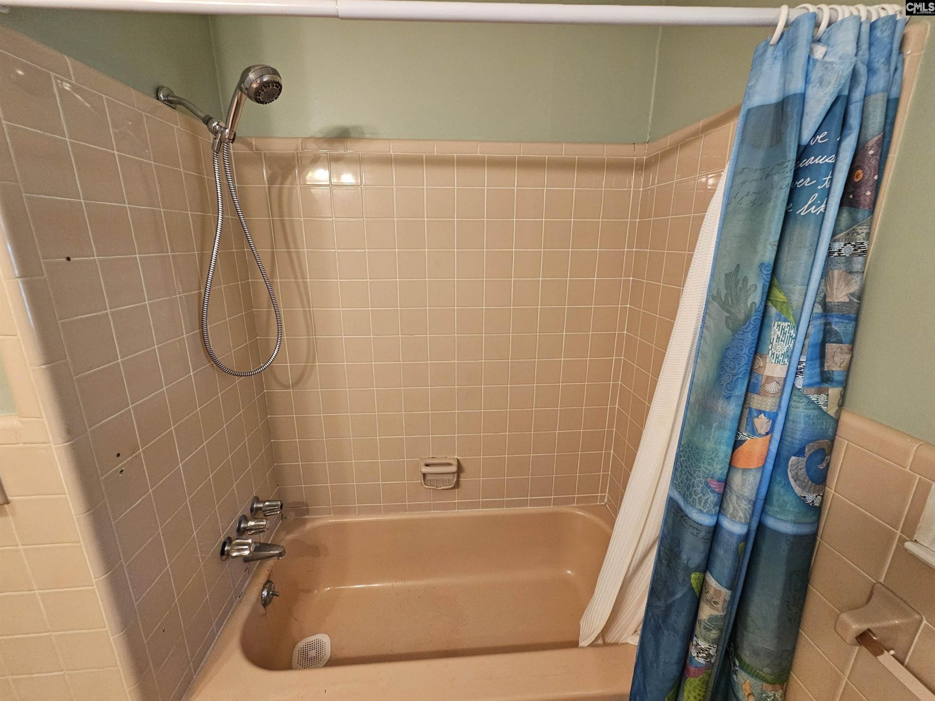 653 Holland Lane Photo 32