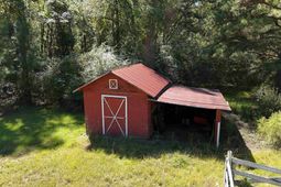 653 Holland Lane photo 4