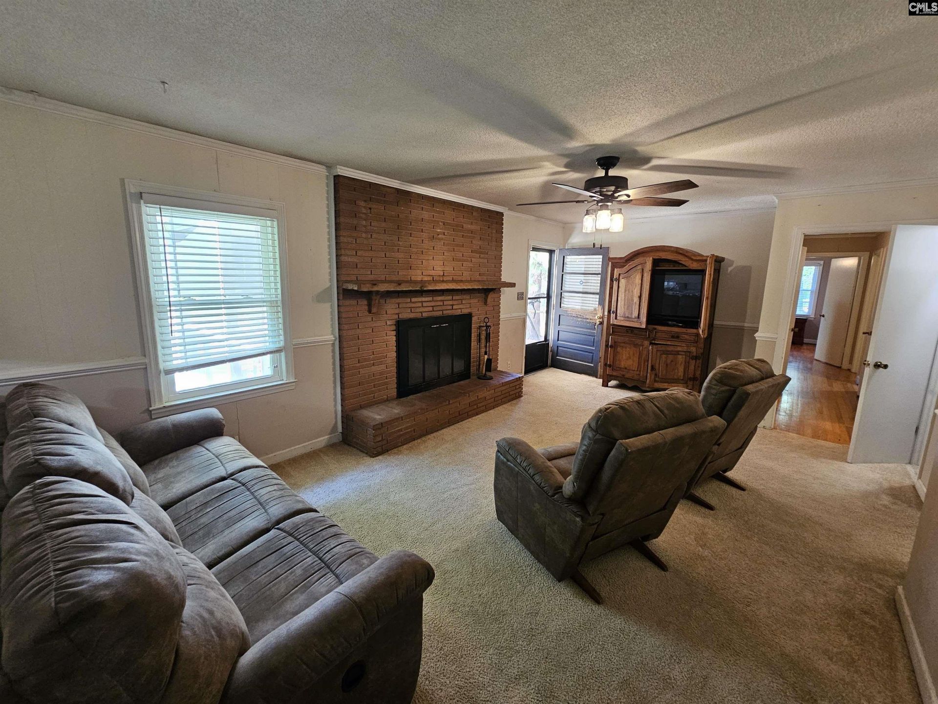 653 Holland Lane Photo 9
