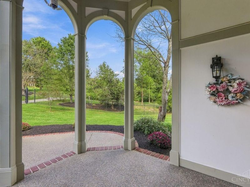 8575 Sleepy Hollow Drive, Indian Hill, OH 45243 Photo 6