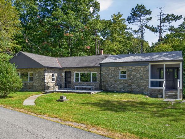 517 E Mountain Road N, Cold Spring, NY 10516