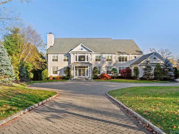 15 Knightsbridge Manor Road, Purchase, NY 10577