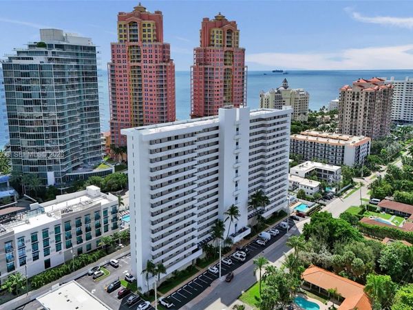 2200 NE 33rd Ave, Unit 3D, Fort Lauderdale, FL 33305