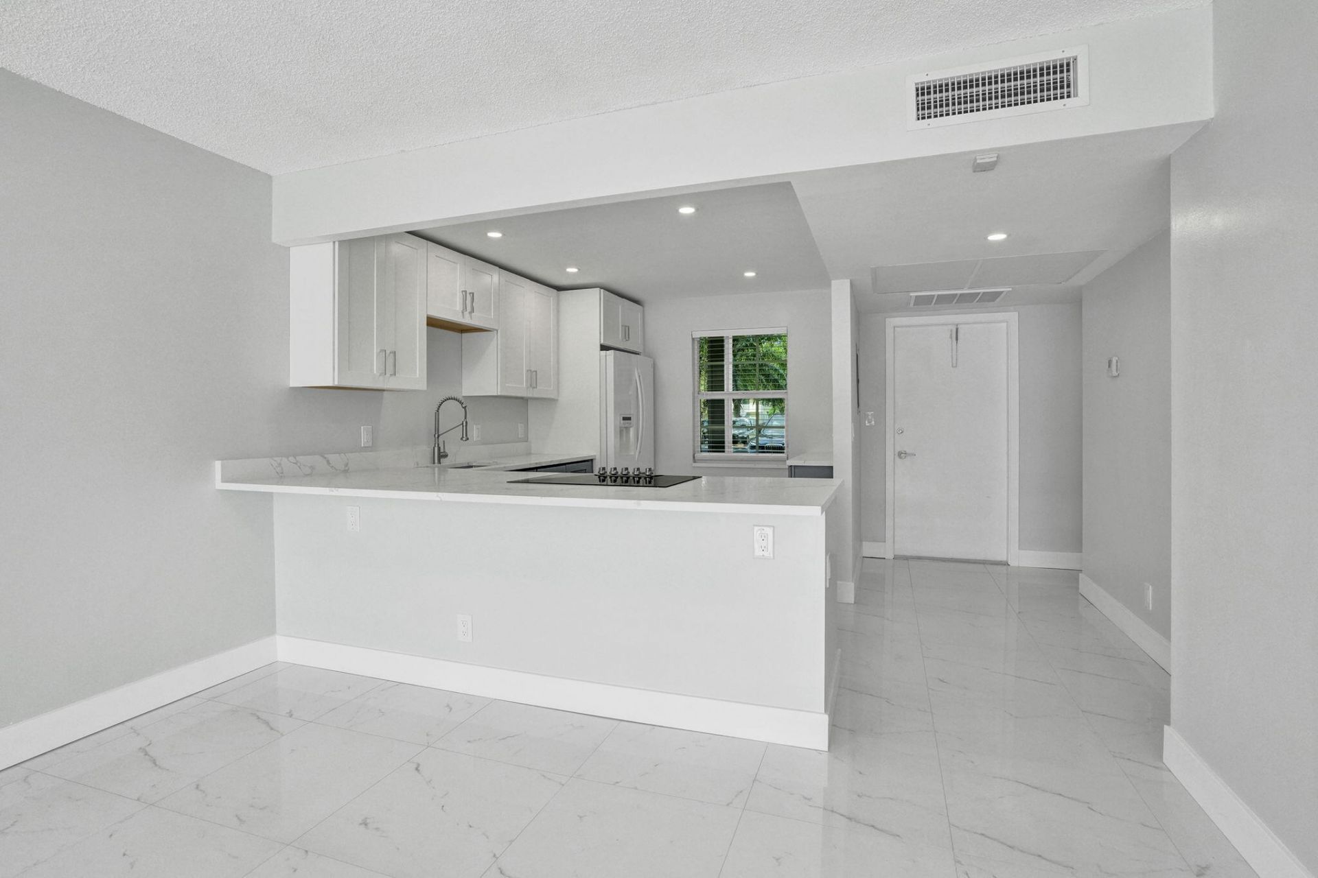 575 Oaks Lane, Unit 104, Pompano Beach, FL 33069 Photo