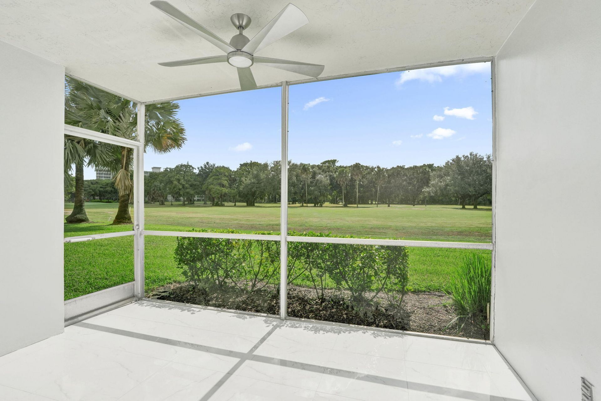 575 Oaks Lane, Unit 104, Pompano Beach, FL 33069 Photo