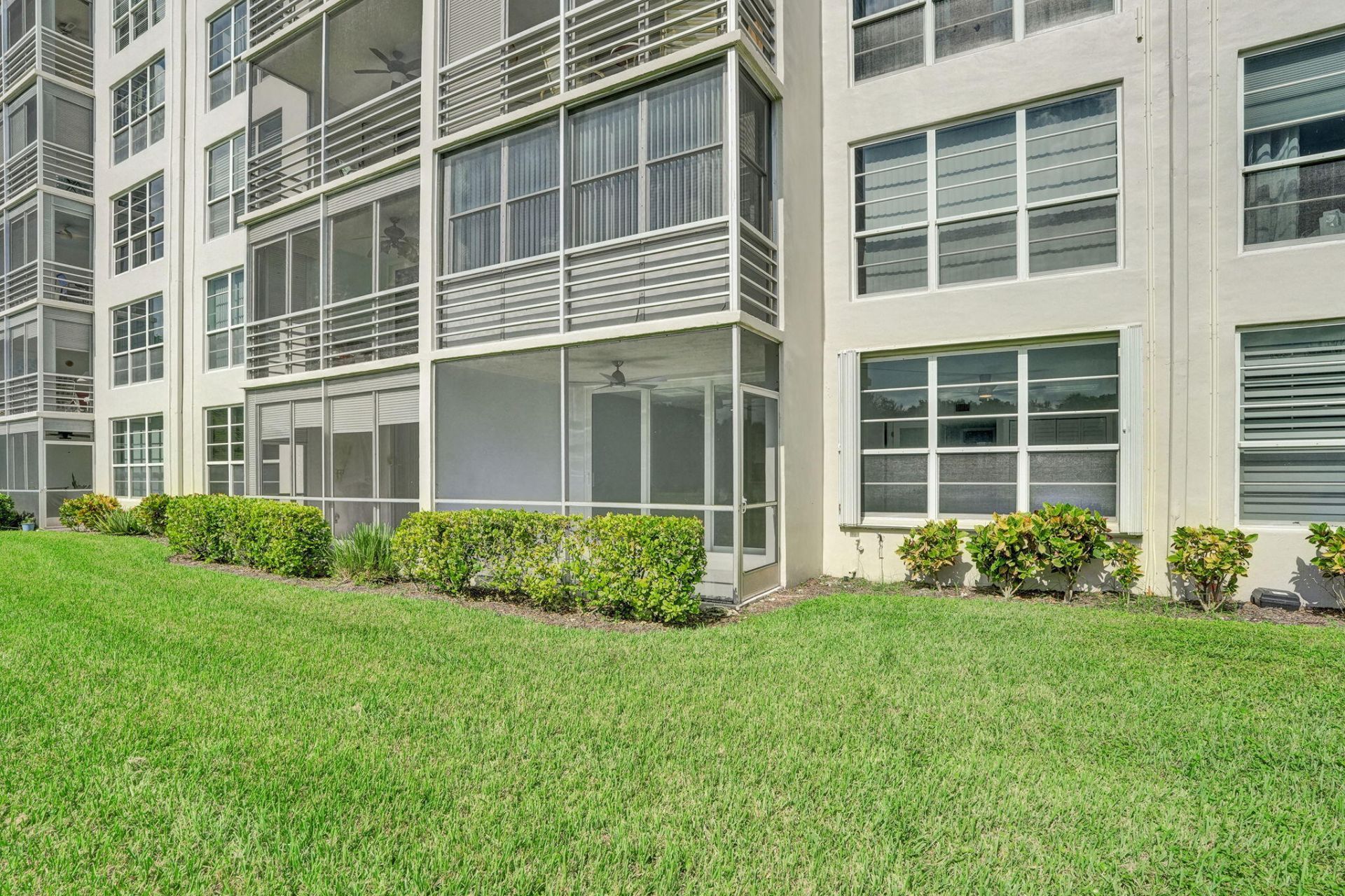575 Oaks Lane, Unit 104, Pompano Beach, FL 33069 Photo