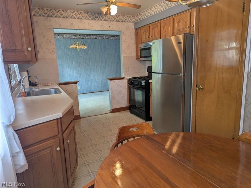 13711 Pineview Court, Middleburg Heights, OH 44130 Photo 3