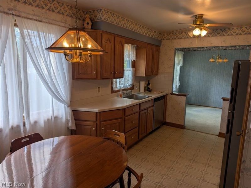 13711 Pineview Court, Middleburg Heights, OH 44130 Photo 4