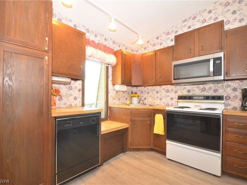 852 Skyside Drive, Clinton, OH 44216 Photo 12
