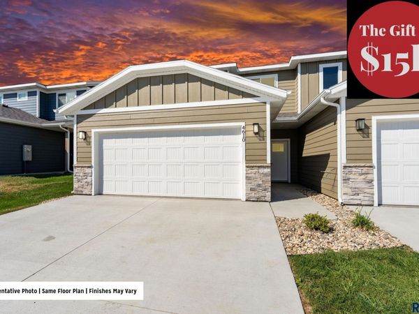 4616 E Whisper Ridge Pl, Sioux Falls, SD 57108