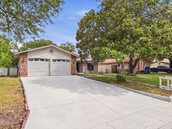 4835 BINZ ENGLEMAN RD, Kirby, TX 78219