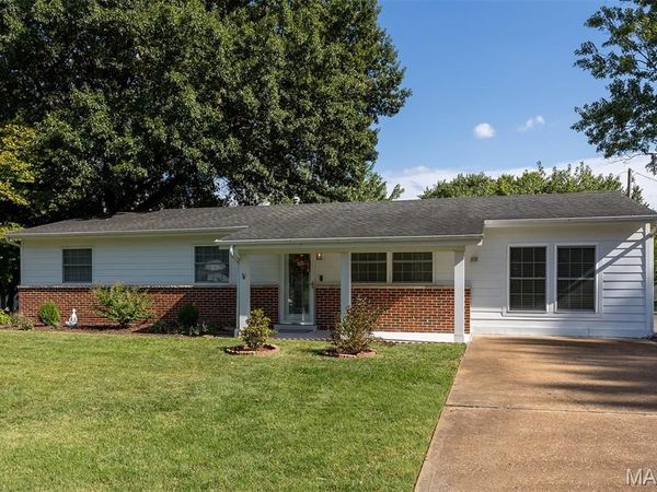 246 Howard Drive, Ballwin, MO 63021