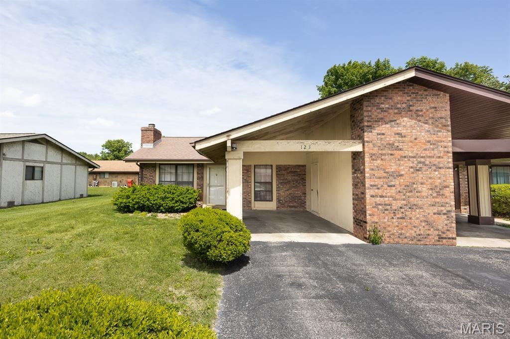 123 Chase Park Drive , Belleville, IL 62226 Main Photo