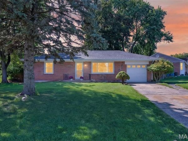 728 Pine Street, St Charles, MO 63301