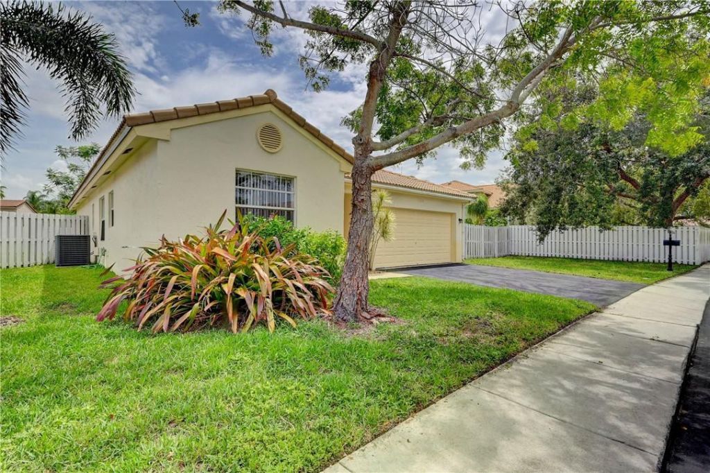 13348 NW 13th Street, Sunrise, FL 33323 Photo