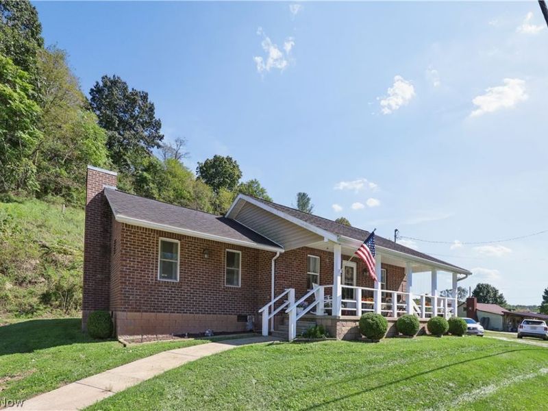 702 Zanesville Street, Beverly, OH 45715 Photo 3