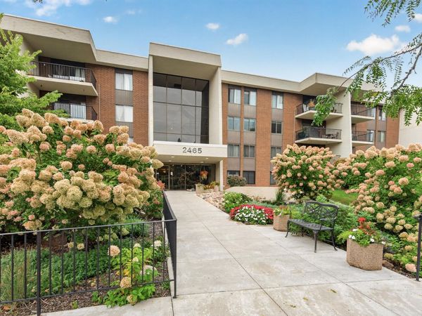 2465 Londin Lane E, Unit 212, Maplewood, MN 55119