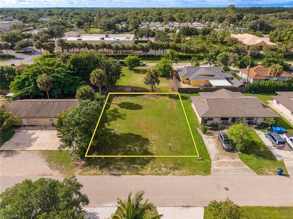 11440 Tangerine DR, BONITA SPRINGS, FL 34135