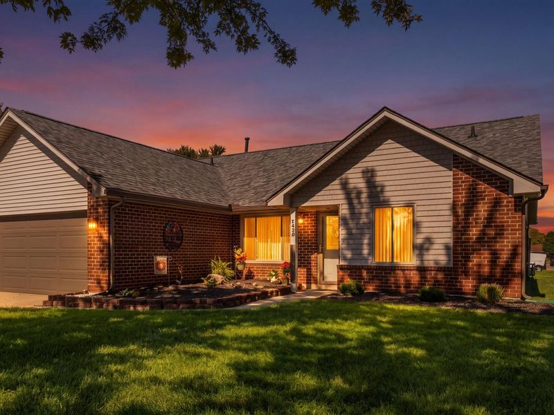 8030 Chipgate Court, Huber Heights, OH 45424 Photo 2