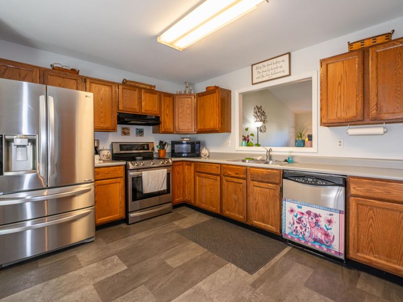 8030 Chipgate Court, Huber Heights, OH 45424 Photo 6