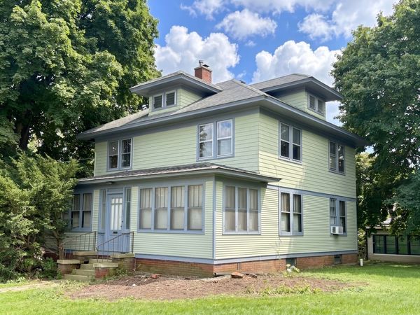 204 E South Street , Woodstock, IL 60098