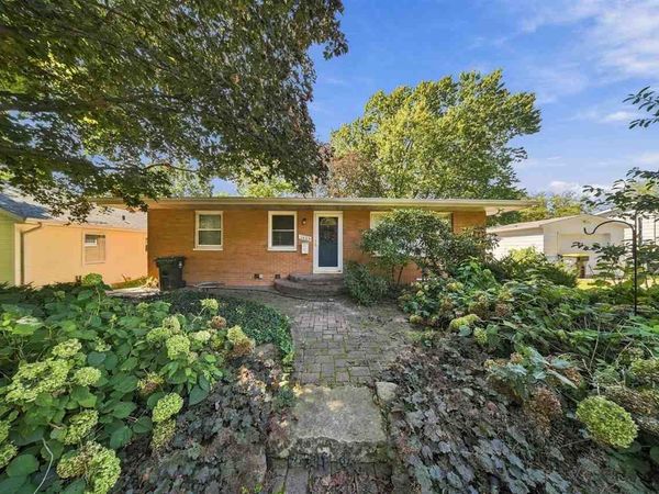 1605 Ridge St., Iowa City, IA 52240