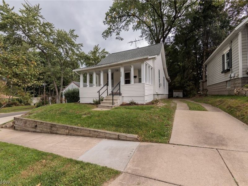 1305 Big Falls Avenue, Akron, OH 44310 Photo 2