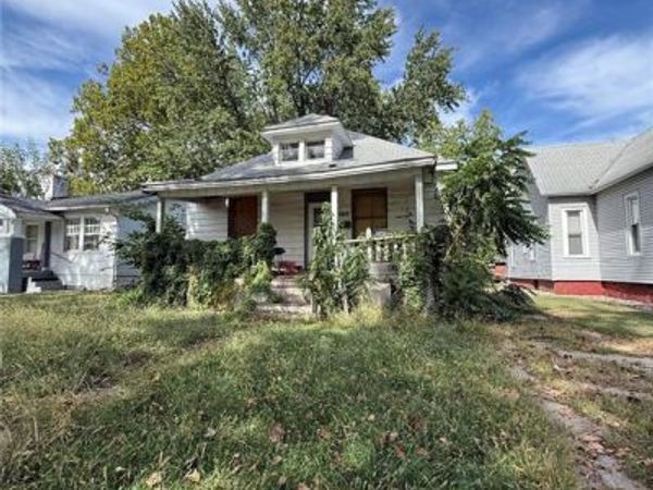 1096 W green , Decatur, IL 62522