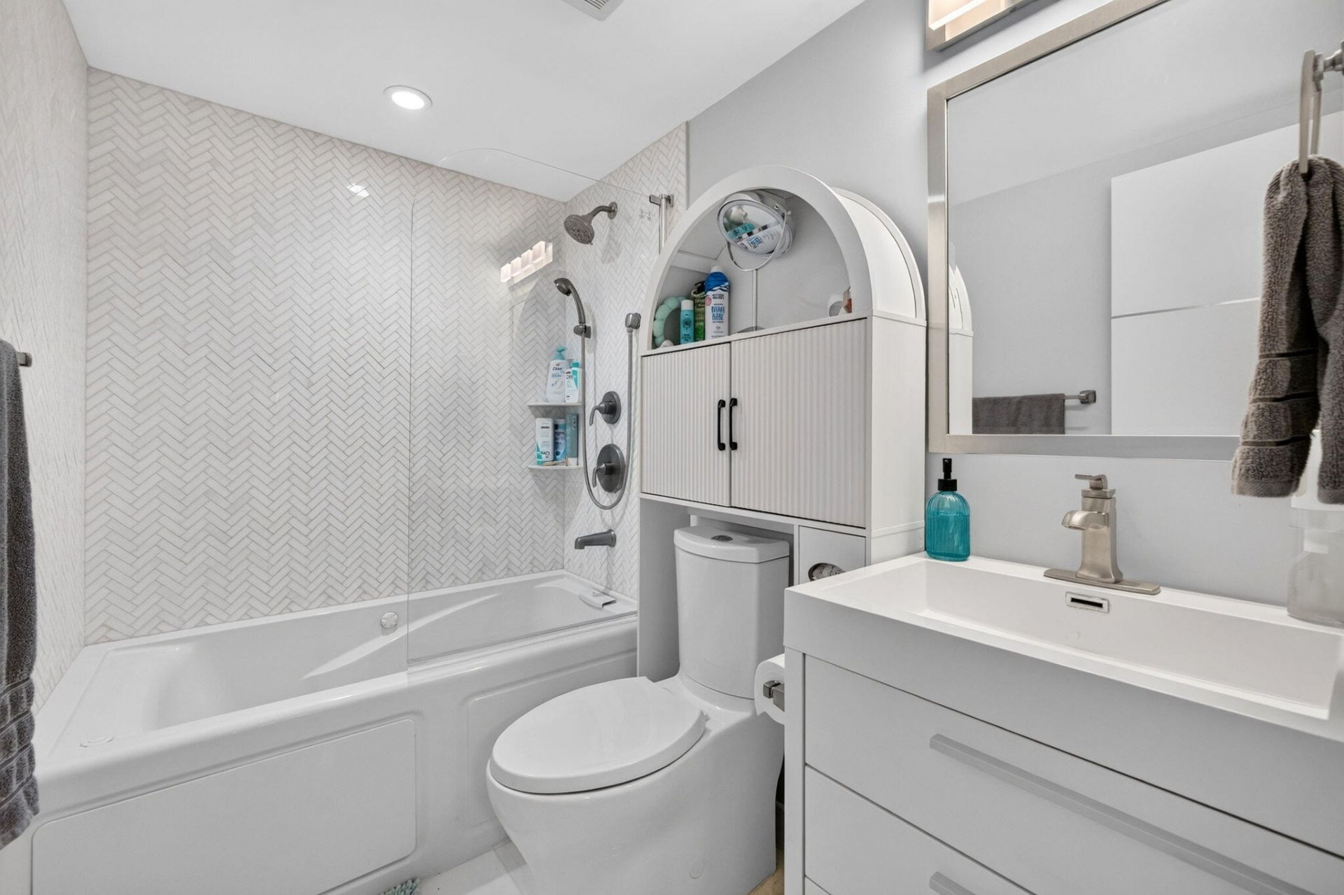 1750 NW 3rd Terrace, Unit 303C, Fort Lauderdale, FL 33311 Photo