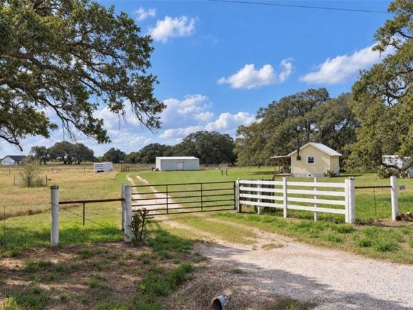 2491 E Fannin Street, Goliad, TX 77963