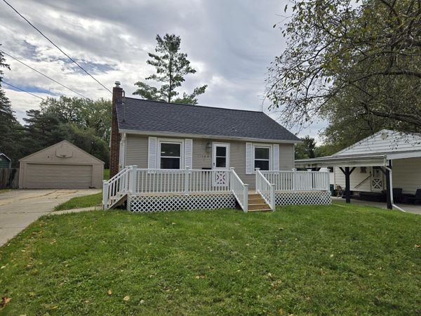 1607 Mary Avenue, Lansing, MI 48910