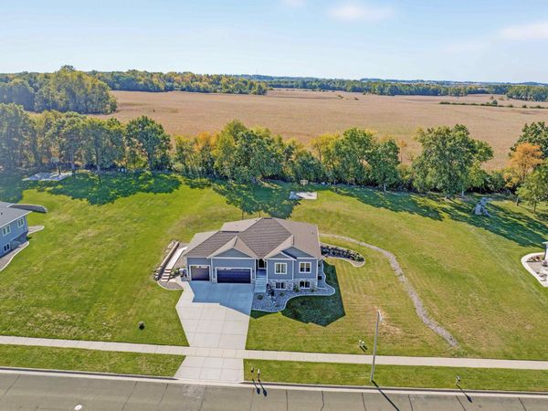 420 Ridgeway Drive, Rio, WI 53960