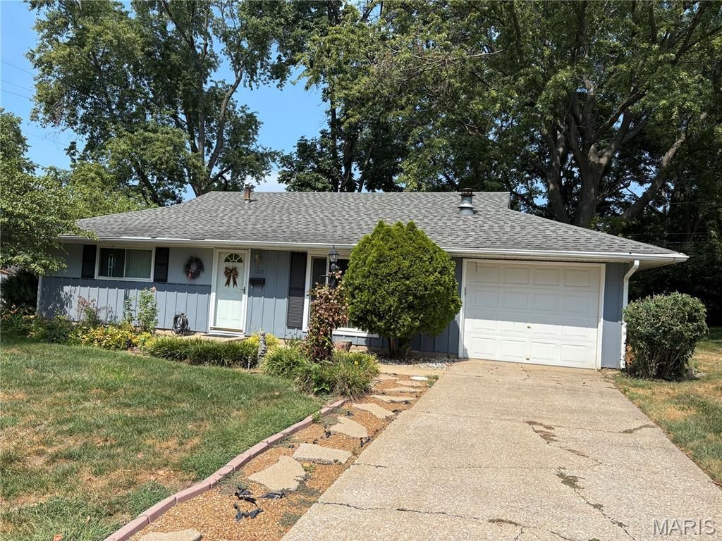 1205 Salem Drive , Belleville, IL 62221 Main Photo