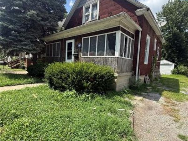 442 W division , Decatur, IL 62522