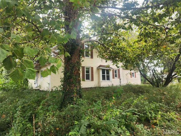 108 W Illinois Street , Sorento, IL 62086