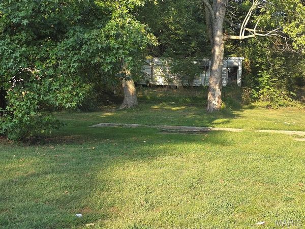 701 N Hickory Street , Dexter, MO 63841