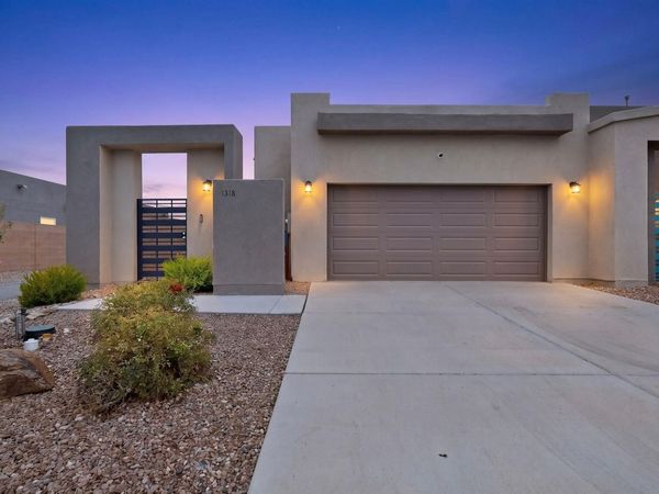 1318 Tierra Verde Loop NW, Los Lunas, NM 87031