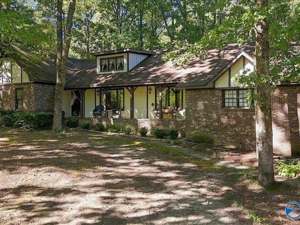 673 10th Street NE, Arab, AL 35016